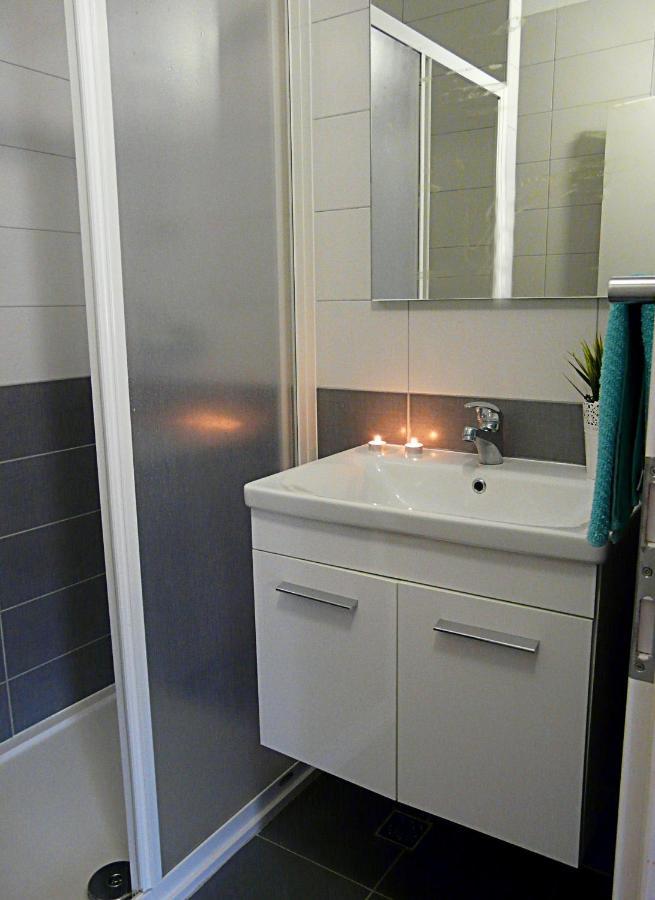 Apartments By The Sea Drvenik Donja Vala, Makarska - 6756 外观 照片