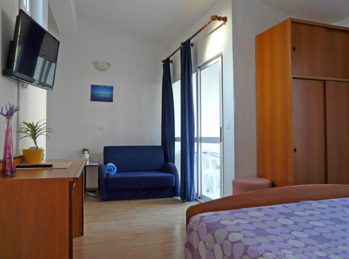 Apartments By The Sea Drvenik Donja Vala, Makarska - 6756 外观 照片